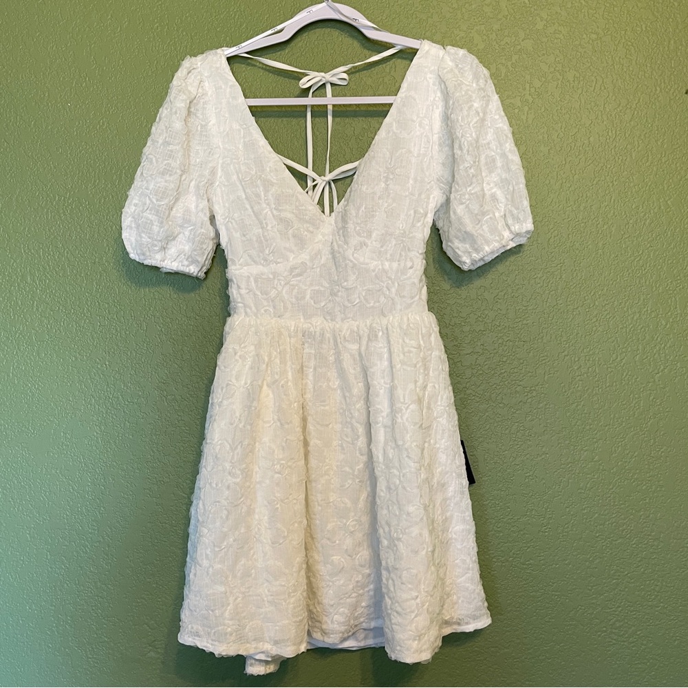 Lulus Adorable Arrival White Backless Floral Applique
Mini Dress Small